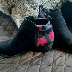 Flower printed booties